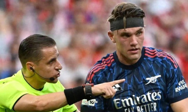 未进球却获好评！枪手神锋带伤仍全力拼，65分钟才被换下