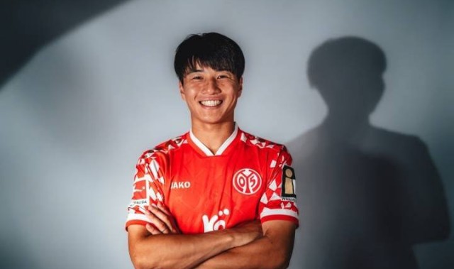登陆德甲！官方：23岁日本中场川崎飒太租借美因茨，有买断条款