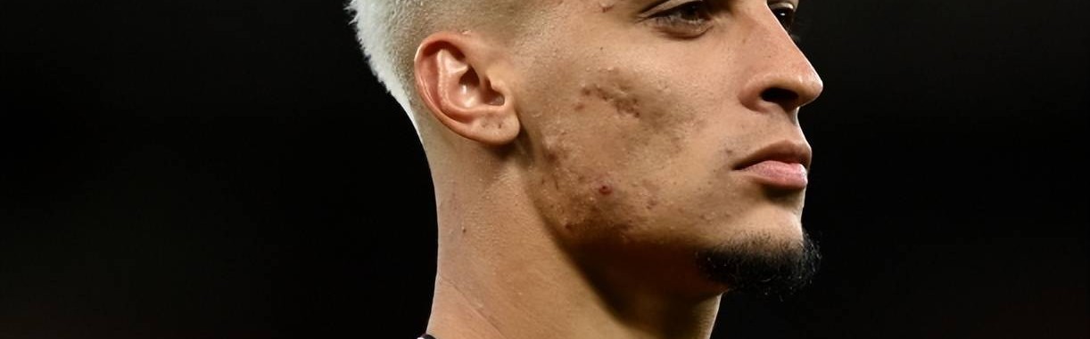 安东尼联手贝蒂斯“杀价”！要求租借回西甲，曼联不接受就砸手里