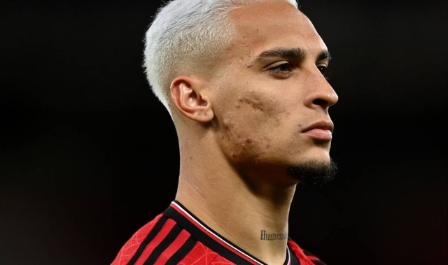 安东尼联手贝蒂斯“杀价”！要求租借回西甲，曼联不接受就砸手里