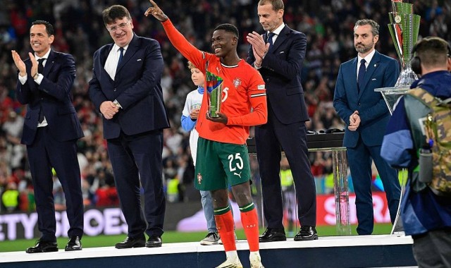 进球+封杀亚马尔！葡飞翼当选欧国联MVP 加冕世一左