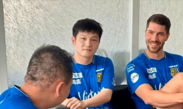 破防！3-0横扫+队友让C位，樊振东1个举动圈粉无数，德甲封神？