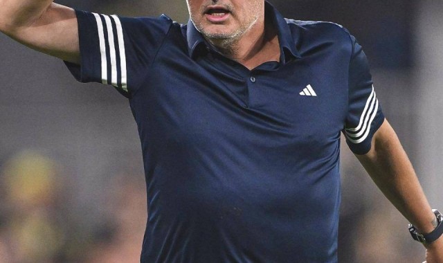 官宣！穆里尼奥下课，索尔斯克亚解约！欧战出局，2大土超豪门真狠