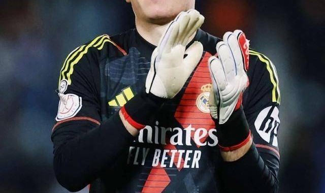 米兰门神续约陷僵局切尔西趁火打劫球迷怒喷管理层无能