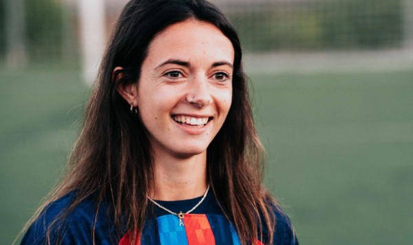 双冠加冕！巴萨女足蝉联环足奖最佳球队，邦马蒂三连庄书写女足传奇