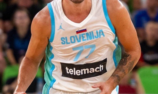 万幸!东契奇右膝挫伤并无大碍 周一归队训练