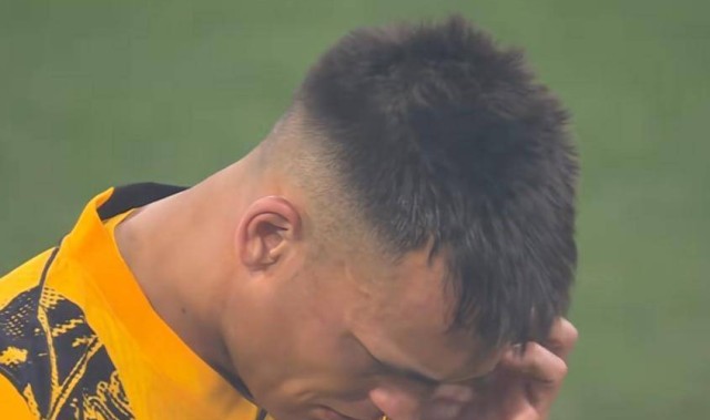 两球领先被逆转！国米队长扔袖标自责，家庭变故下他能否再站起来？