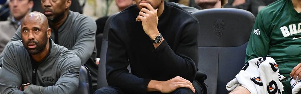 曝湖人明夏可能会关注字母哥 用3首轮+里夫斯谈判