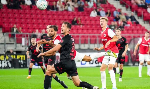 格拉斯哥流浪者锋线火热，萨尔茨堡防守不力，布兰表现欠佳