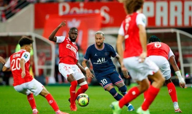 法甲榜首大战：南特VS朗斯，保级队阻击领头羊能否成功？